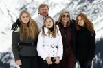 Lech 25 februari 2020
Fotouurtje Koninklijke familie. Aanwezig Koning Willem Alexander Koningin Maxima Prinses Amalia Alexia Ariane Prinses Beatrix Prins Constantijn Prinses laurentien Gravin Eloise Graaf Claus Casimir en Gravin Leonore .