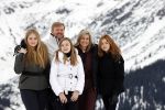 Lech 25 februari 2020
Fotouurtje Koninklijke familie. Aanwezig Koning Willem Alexander Koningin Maxima Prinses Amalia Alexia Ariane Prinses Beatrix Prins Constantijn Prinses laurentien Gravin Eloise Graaf Claus Casimir en Gravin Leonore .
