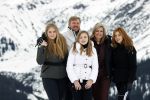 Lech 25 februari 2020
Fotouurtje Koninklijke familie. Aanwezig Koning Willem Alexander Koningin Maxima Prinses Amalia Alexia Ariane Prinses Beatrix Prins Constantijn Prinses laurentien Gravin Eloise Graaf Claus Casimir en Gravin Leonore .