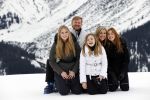 Lech 25 februari 2020
Fotouurtje Koninklijke familie. Aanwezig Koning Willem Alexander Koningin Maxima Prinses Amalia Alexia Ariane Prinses Beatrix Prins Constantijn Prinses laurentien Gravin Eloise Graaf Claus Casimir en Gravin Leonore .
