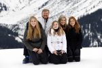 Lech 25 februari 2020
Fotouurtje Koninklijke familie. Aanwezig Koning Willem Alexander Koningin Maxima Prinses Amalia Alexia Ariane Prinses Beatrix Prins Constantijn Prinses laurentien Gravin Eloise Graaf Claus Casimir en Gravin Leonore .