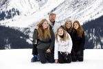 Lech 25 februari 2020
Fotouurtje Koninklijke familie. Aanwezig Koning Willem Alexander Koningin Maxima Prinses Amalia Alexia Ariane Prinses Beatrix Prins Constantijn Prinses laurentien Gravin Eloise Graaf Claus Casimir en Gravin Leonore .