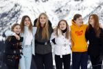 Lech 25 februari 2020
Fotouurtje Koninklijke familie. Aanwezig Koning Willem Alexander Koningin Maxima Prinses Amalia Alexia Ariane Prinses Beatrix Prins Constantijn Prinses laurentien Gravin Eloise Graaf Claus Casimir en Gravin Leonore .