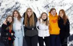 Lech 25 februari 2020
Fotouurtje Koninklijke familie. Aanwezig Koning Willem Alexander Koningin Maxima Prinses Amalia Alexia Ariane Prinses Beatrix Prins Constantijn Prinses laurentien Gravin Eloise Graaf Claus Casimir en Gravin Leonore .