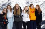 Lech 25 februari 2020
Fotouurtje Koninklijke familie. Aanwezig Koning Willem Alexander Koningin Maxima Prinses Amalia Alexia Ariane Prinses Beatrix Prins Constantijn Prinses laurentien Gravin Eloise Graaf Claus Casimir en Gravin Leonore .