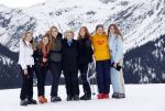Lech 25 februari 2020
Fotouurtje Koninklijke familie. Aanwezig Koning Willem Alexander Koningin Maxima Prinses Amalia Alexia Ariane Prinses Beatrix Prins Constantijn Prinses laurentien Gravin Eloise Graaf Claus Casimir en Gravin Leonore .