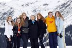 Lech 25 februari 2020
Fotouurtje Koninklijke familie. Aanwezig Koning Willem Alexander Koningin Maxima Prinses Amalia Alexia Ariane Prinses Beatrix Prins Constantijn Prinses laurentien Gravin Eloise Graaf Claus Casimir en Gravin Leonore .