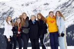 Lech 25 februari 2020
Fotouurtje Koninklijke familie. Aanwezig Koning Willem Alexander Koningin Maxima Prinses Amalia Alexia Ariane Prinses Beatrix Prins Constantijn Prinses laurentien Gravin Eloise Graaf Claus Casimir en Gravin Leonore .
