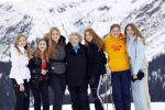Lech 25 februari 2020
Fotouurtje Koninklijke familie. Aanwezig Koning Willem Alexander Koningin Maxima Prinses Amalia Alexia Ariane Prinses Beatrix Prins Constantijn Prinses laurentien Gravin Eloise Graaf Claus Casimir en Gravin Leonore .
