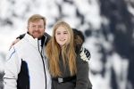 Lech 25 februari 2020
Fotouurtje Koninklijke familie. Aanwezig Koning Willem Alexander Koningin Maxima Prinses Amalia Alexia Ariane Prinses Beatrix Prins Constantijn Prinses laurentien Gravin Eloise Graaf Claus Casimir en Gravin Leonore .