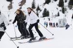 Lech 25 februari 2020
Fotouurtje Koninklijke familie. Aanwezig Koning Willem Alexander Koningin Maxima Prinses Amalia Alexia Ariane Prinses Beatrix Prins Constantijn Prinses laurentien Gravin Eloise Graaf Claus Casimir en Gravin Leonore .