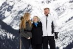 Lech 25 februari 2020
Fotouurtje Koninklijke familie. Aanwezig Koning Willem Alexander Koningin Maxima Prinses Amalia Alexia Ariane Prinses Beatrix Prins Constantijn Prinses laurentien Gravin Eloise Graaf Claus Casimir en Gravin Leonore .