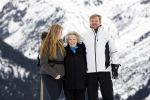 Lech 25 februari 2020
Fotouurtje Koninklijke familie. Aanwezig Koning Willem Alexander Koningin Maxima Prinses Amalia Alexia Ariane Prinses Beatrix Prins Constantijn Prinses laurentien Gravin Eloise Graaf Claus Casimir en Gravin Leonore .