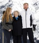 Lech 25 februari 2020
Fotouurtje Koninklijke familie. Aanwezig Koning Willem Alexander Koningin Maxima Prinses Amalia Alexia Ariane Prinses Beatrix Prins Constantijn Prinses laurentien Gravin Eloise Graaf Claus Casimir en Gravin Leonore .