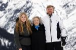 Lech 25 februari 2020
Fotouurtje Koninklijke familie. Aanwezig Koning Willem Alexander Koningin Maxima Prinses Amalia Alexia Ariane Prinses Beatrix Prins Constantijn Prinses laurentien Gravin Eloise Graaf Claus Casimir en Gravin Leonore .