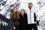 Lech 25 februari 2020
Fotouurtje Koninklijke familie. Aanwezig Koning Willem Alexander Koningin Maxima Prinses Amalia Alexia Ariane Prinses Beatrix Prins Constantijn Prinses laurentien Gravin Eloise Graaf Claus Casimir en Gravin Leonore .