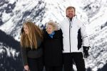Lech 25 februari 2020
Fotouurtje Koninklijke familie. Aanwezig Koning Willem Alexander Koningin Maxima Prinses Amalia Alexia Ariane Prinses Beatrix Prins Constantijn Prinses laurentien Gravin Eloise Graaf Claus Casimir en Gravin Leonore .