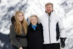 Lech 25 februari 2020
Fotouurtje Koninklijke familie. Aanwezig Koning Willem Alexander Koningin Maxima Prinses Amalia Alexia Ariane Prinses Beatrix Prins Constantijn Prinses laurentien Gravin Eloise Graaf Claus Casimir en Gravin Leonore .