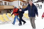 Lech 25 februari 2020
Fotouurtje Koninklijke familie. Aanwezig Koning Willem Alexander Koningin Maxima Prinses Amalia Alexia Ariane Prinses Beatrix Prins Constantijn Prinses laurentien Gravin Eloise Graaf Claus Casimir en Gravin Leonore .
