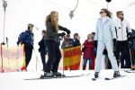 Lech 25 februari 2020
Fotouurtje Koninklijke familie. Aanwezig Koning Willem Alexander Koningin Maxima Prinses Amalia Alexia Ariane Prinses Beatrix Prins Constantijn Prinses laurentien Gravin Eloise Graaf Claus Casimir en Gravin Leonore .