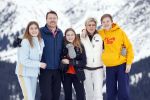Lech 25 februari 2020
Fotouurtje Koninklijke familie. Aanwezig Koning Willem Alexander Koningin Maxima Prinses Amalia Alexia Ariane Prinses Beatrix Prins Constantijn Prinses laurentien Gravin Eloise Graaf Claus Casimir en Gravin Leonore .