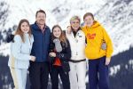 Lech 25 februari 2020
Fotouurtje Koninklijke familie. Aanwezig Koning Willem Alexander Koningin Maxima Prinses Amalia Alexia Ariane Prinses Beatrix Prins Constantijn Prinses laurentien Gravin Eloise Graaf Claus Casimir en Gravin Leonore .