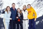 Lech 25 februari 2020
Fotouurtje Koninklijke familie. Aanwezig Koning Willem Alexander Koningin Maxima Prinses Amalia Alexia Ariane Prinses Beatrix Prins Constantijn Prinses laurentien Gravin Eloise Graaf Claus Casimir en Gravin Leonore .