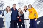Lech 25 februari 2020
Fotouurtje Koninklijke familie. Aanwezig Koning Willem Alexander Koningin Maxima Prinses Amalia Alexia Ariane Prinses Beatrix Prins Constantijn Prinses laurentien Gravin Eloise Graaf Claus Casimir en Gravin Leonore .