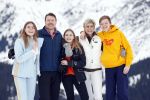 Lech 25 februari 2020
Fotouurtje Koninklijke familie. Aanwezig Koning Willem Alexander Koningin Maxima Prinses Amalia Alexia Ariane Prinses Beatrix Prins Constantijn Prinses laurentien Gravin Eloise Graaf Claus Casimir en Gravin Leonore .