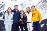 Lech 25 februari 2020
Fotouurtje Koninklijke familie. Aanwezig Koning Willem Alexander Koningin Maxima Prinses Amalia Alexia Ariane Prinses Beatrix Prins Constantijn Prinses laurentien Gravin Eloise Graaf Claus Casimir en Gravin Leonore .