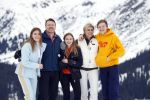 Lech 25 februari 2020
Fotouurtje Koninklijke familie. Aanwezig Koning Willem Alexander Koningin Maxima Prinses Amalia Alexia Ariane Prinses Beatrix Prins Constantijn Prinses laurentien Gravin Eloise Graaf Claus Casimir en Gravin Leonore .