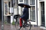 Amsterdam 15 januari 2020
Prinses Mrilene op de fiets bij het bpaleis op de dam .