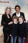 Amsterdam 1 februari 2020
Premiere Kruimeltje in Tuschinski. Rick Engelkes met vriendin Marie Claire Noorlander en haar zoons