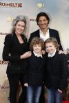 Amsterdam 1 februari 2020
Premiere Kruimeltje in Tuschinski. Rick Engelkes met vriendin Marie Claire Noorlander en haar zoons