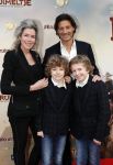 Amsterdam 1 februari 2020
Premiere Kruimeltje in Tuschinski. Rick Engelkes met vriendin Marie Claire Noorlander en haar zoons