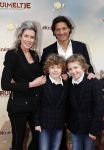 Amsterdam 1 februari 2020
Premiere Kruimeltje in Tuschinski. Rick Engelkes met vriendin Marie Claire Noorlander en haar zoons