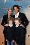 Amsterdam 1 februari 2020
Premiere Kruimeltje in Tuschinski. Rick Engelkes met vriendin Marie Claire Noorlander en haar zoons