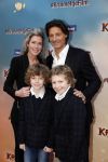Amsterdam 1 februari 2020
Premiere Kruimeltje in Tuschinski. Rick Engelkes met vriendin Marie Claire Noorlander en haar zoons