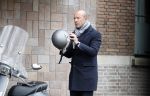 Amsterdam 27 januari 2020
Rob Peters de vriend van Astrid Joosten vertrekt met scooter vanaf Astrid haar huis