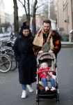 Amsterdam 1 februari 2020
Roxeanne Hazes met vriend Erik Zennes en zoon Fender bij artis.