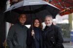 Amsterdam 3 januari 2012
Ruud Gullit en zijn vriendin Karin de Rooij en Mark Teurlings onder paraplu op de cornelis schuytstraat