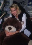 Weert, 1 Oktober 1996
Sheila Timmerman (in verwachting) samen met haar zus Sandra Timmerman en Hermien Timmerman bij Babyzaak Bambino voor het uitzoeken van de kinderkamer