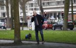 Amsterdam 17 januari 2020
Tom Egbers laat al bellend zijn hond uit