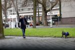 Amsterdam 17 januari 2020
Tom Egbers laat al bellend zijn hond uit