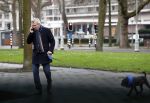 Amsterdam 17 januari 2020
Tom Egbers laat al bellend zijn hond uit