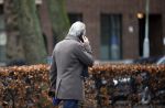 Amsterdam 31 januari 2020
Tom Egbers laat bellend zijn hond uit