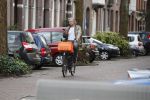 Amsterdam 3 februari 2020
Victor Reinier met telefoon/mobieltje op de fiets