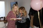 Bussum 3 maart 2020
Opening nieuwe pand en boekpresentatie van Vivian Reijs. Wendy v Dijk ontvangt het eerste boek