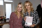 Bussum 3 maart 2020
Opening nieuwe pand en boekpresentatie van Vivian Reijs. Wendy v Dijk ontvangt het eerste boek