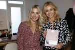 Bussum 3 maart 2020
Opening nieuwe pand en boekpresentatie van Vivian Reijs. Wendy v Dijk ontvangt het eerste boek
